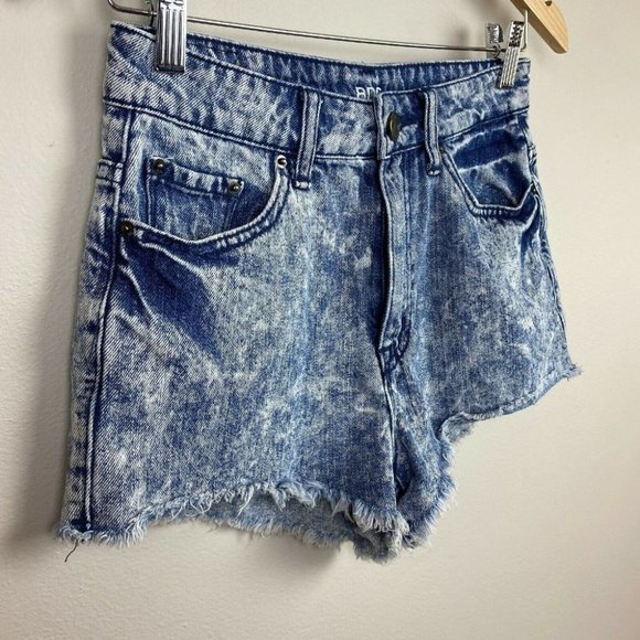 BDG High Rise Shorts 26 Acid Wash Dree Cheeky‎ Fray Hem 5 Pocket Denim - Picture 2 of 11